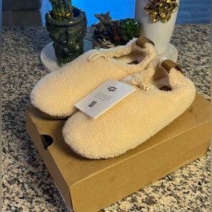 Ugg W Plushy Slippers size 7